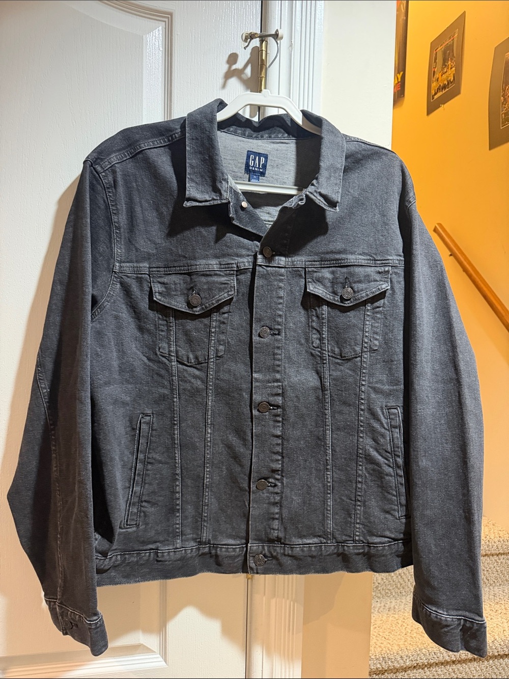 XL GAP Men's Charcoal Gray Denim Jacket - Button-Up Trucker